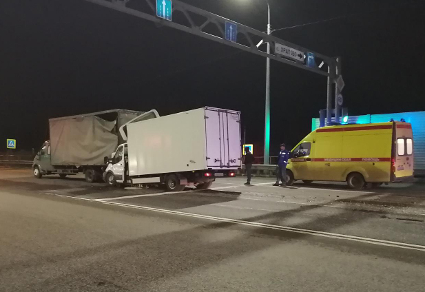 В Рязани грузовик Ford Transit врезался в стоявший «ГАЗ Валдай»